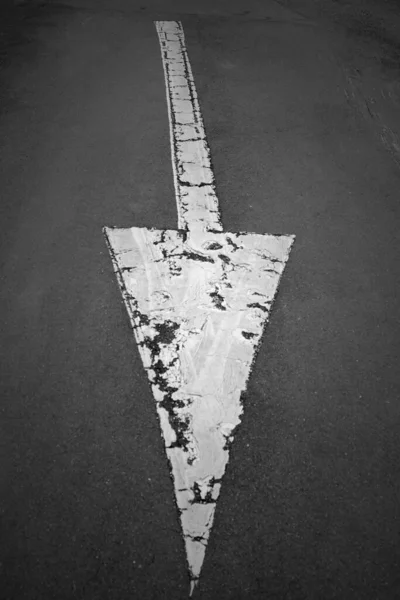 White Arrow Painted Black Asphalt Road — Stock Photo, Image