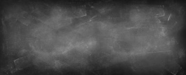 Tahta arka planda tebeşir temizlendi