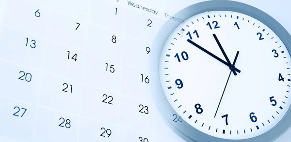 時計面とカレンダーの複合体 — ストック写真