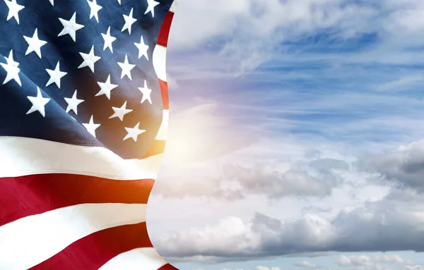 Amerikansk Flag Blå Himmel - Stock-foto