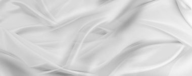 Dalgalanan beyaz ipek kumaş çizgilerinin yakınlaştırılması