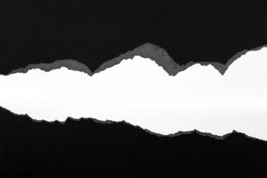 Düz arkaplanda yırtılmış kağıt, kopyalamak için boşluk