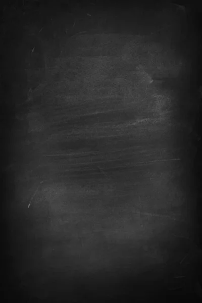粉笔在竖直的黑板背景上擦掉了 — 图库照片