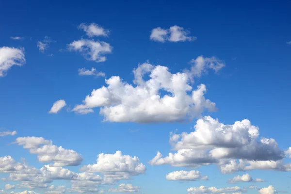 Nuvens Brancas Fofas Céu Azul — Fotografia de Stock