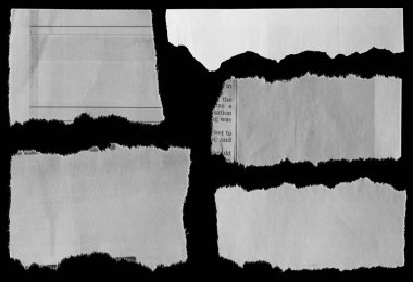 Siyah arka planda beş parça yırtık gazete