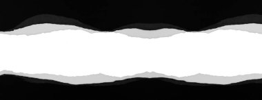 Düz arkaplanda yırtılmış siyah kağıt, kopyalamak için boşluk