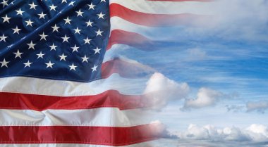 Mavi gökyüzünde Amerikan bayrağı
