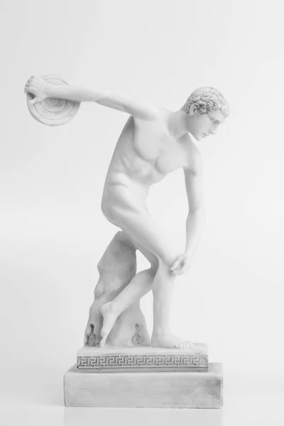 Discus statua lanciatore su uno sfondo bianco — Foto Stock