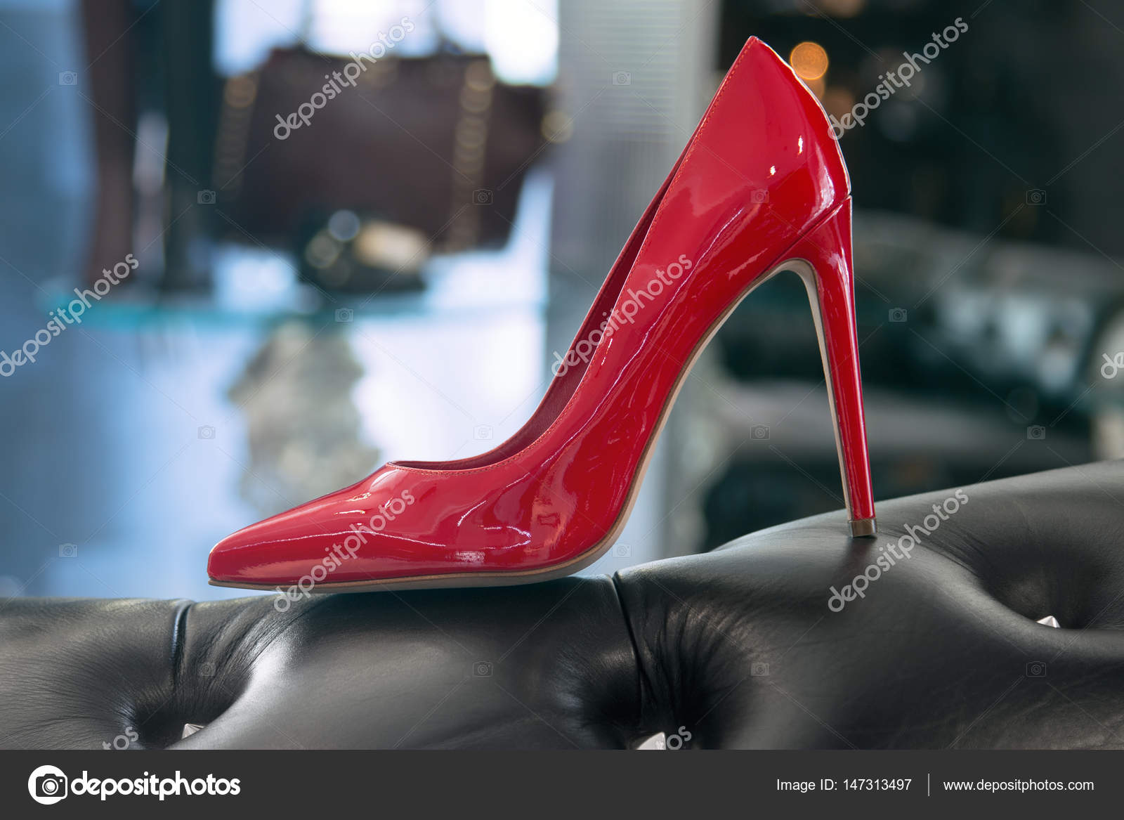 telescopio infinito Taxi Zapatos rojos de tacón alto para mujer: fotografía de stock © forton  #147313497 | Depositphotos