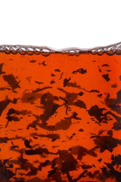 Schwarzer Tee in heißem Wasser — Stockfoto