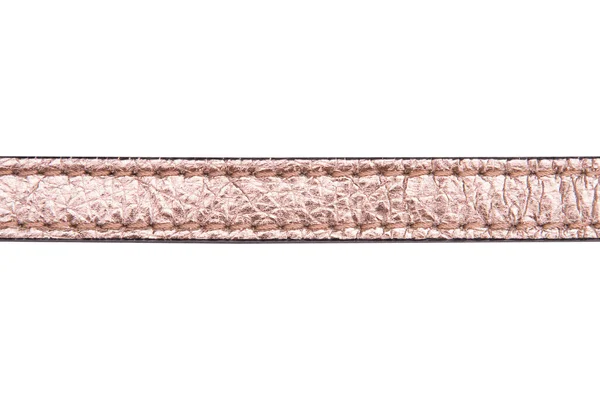 Cinturão de couro na cor dourada em um fundo branco — Fotografia de Stock