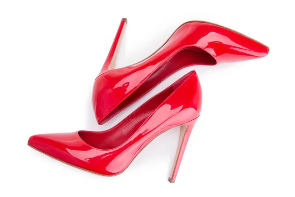 Ένα ζευγάρι κόκκινα παπούτσια σε λευκό φόντο. — Φωτογραφία Αρχείου