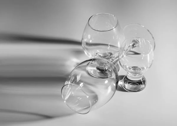 Glasögon för vin och konjak närbild. — Stockfoto