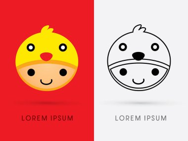 Gülücük çocuk kafasına tavuk şapka