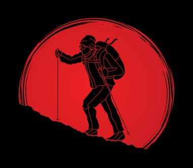 Bir adam dağda hiking 