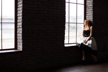 güzel genç Kızıl saçlı kadın