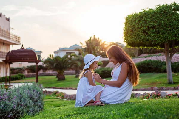 Lycklig mor och dotter — Stockfoto