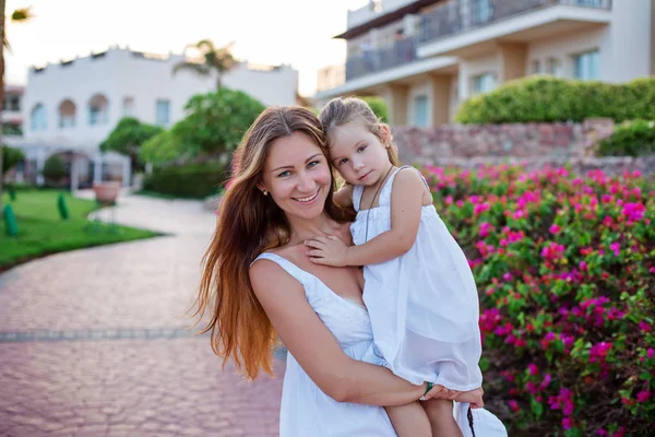 Lycklig mor och dotter — Stockfoto