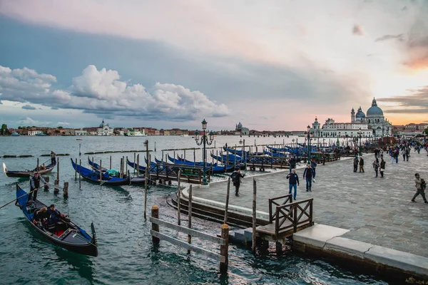 Hermosas góndolas de Venecia — Foto de Stock