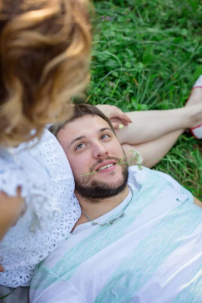 Man and  pregnant wife — Stock Photo, Image