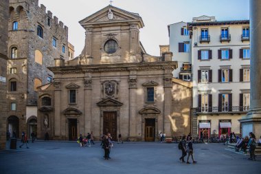 İnsanlar Floransa'da meydanında