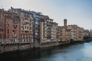 nehir banka eski binalar 