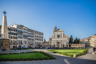 İnsanlar Floransa'da meydanında