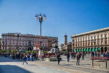  İnsanlar sokaklarda Milan 