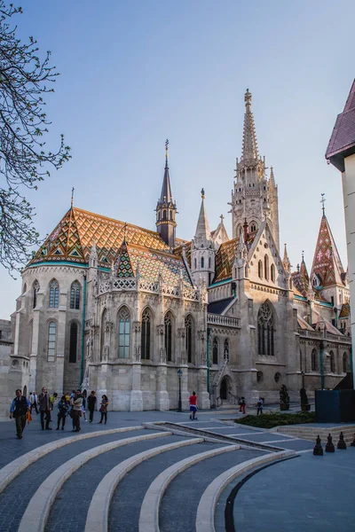 Tourists near Mathias Church — Stock Photo, Image