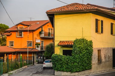 Ubiale Clanezzo bölgesi, Lombardiya bölgesindeki Bergamo eyaletinde yer içinde eski mimarisi