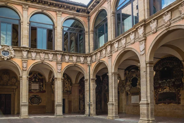 ボローニャのアルキジンナージオ宮建物 イタリア ボローニャの大学の元の建物 — ストック写真