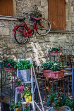 San Marino ülkenin tarihi mimarisi ve çiçek Dükkanı