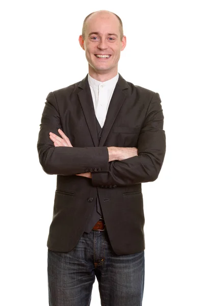 Heureux chauve caucasien homme d'affaires souriant avec les bras croisés — Photo