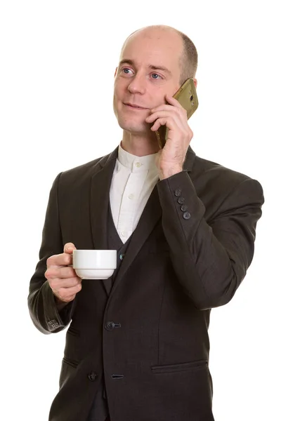 Nachdenklich Glücklicher Kaukasischer Geschäftsmann Lächelt Und Telefoniert Während Eine Kaffeetasse — Stockfoto