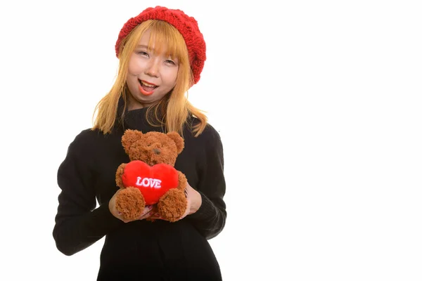 Jovem Mulher Asiática Feliz Sorrindo Segurando Ursinho Pelúcia Com Coração — Fotografia de Stock