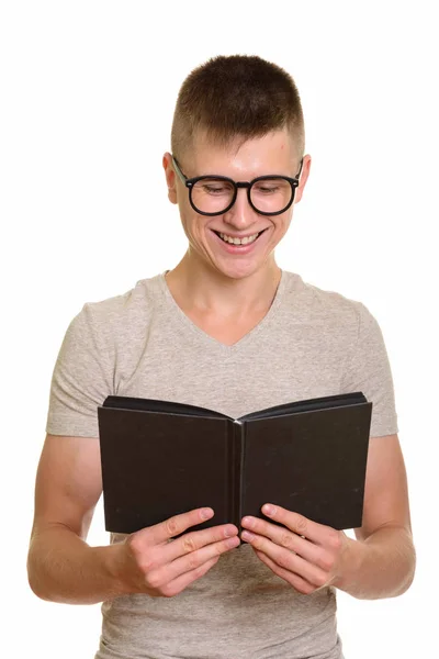 Young happy Caucasian man smiling and reading book — Stock Photo, Image