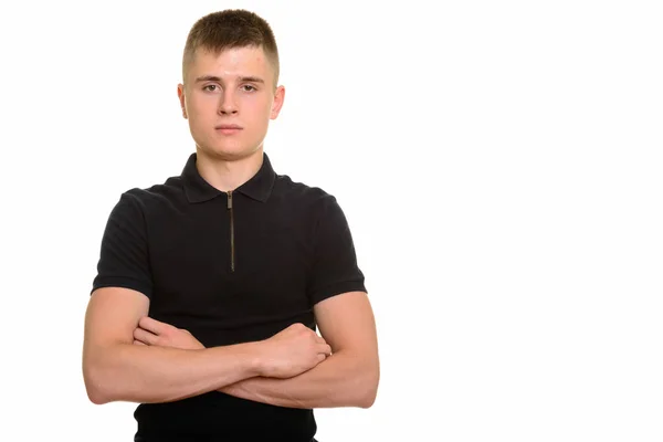 Junger kaukasischer Mann mit verschränkten Armen — Stockfoto
