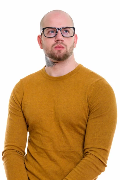Estúdio Tiro Jovem Homem Muscular Careca Vestindo Óculos Enquanto Pensa — Fotografia de Stock