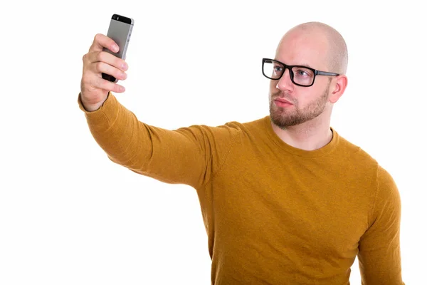 Studio Shot Young Bald Muscular Man Taking Selfie Picture Mobile — Stock Photo, Image