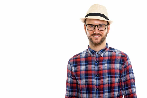 Estudio Tiro Joven Feliz Sonriendo Mientras Llevaba Sombrero Gafas —  Fotos de Stock