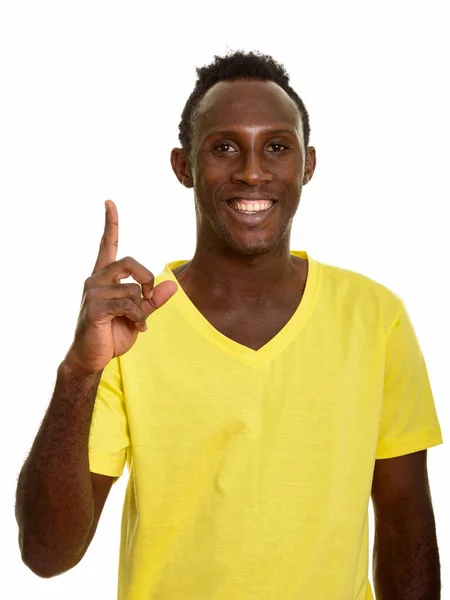 Młody Szczęśliwy Afrykanin Uśmiecha Się Wskazuje Palcem Górę — Zdjęcie stockowe