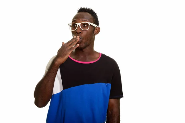 Jovem Negro Africano Homem Olhando Chocado Cobrir Boca — Fotografia de Stock