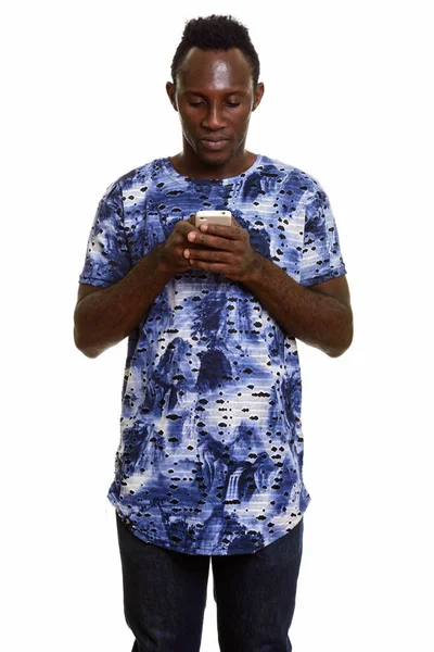 Jeune Homme Noir Africain Utilisant Téléphone Mobile — Photo