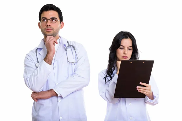 Estudio Hombre Joven Mujer Doctor Pensando Con Mujer Doctor Leyendo — Foto de Stock