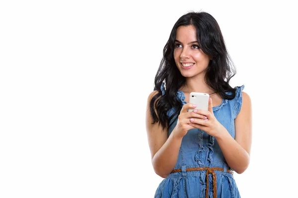 Вважна Молода Щаслива Іспанка Посміхається Тримаючи Мобільний Телефон — стокове фото