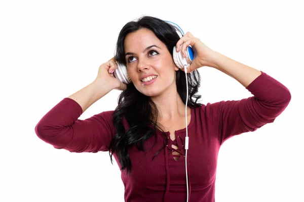 Estúdio Tiro Jovem Espanhola Feliz Sorrindo Pensando Ouvir Música — Fotografia de Stock