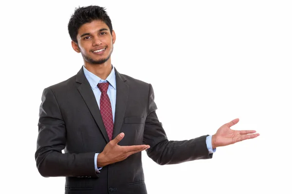 Estúdio Tiro Jovem Feliz Empresário Indiano Sorrindo Mostrar Algo — Fotografia de Stock