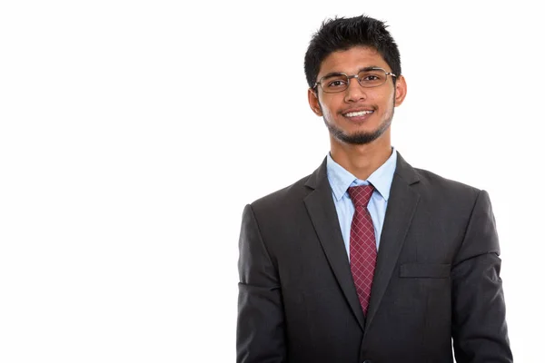 Studioaufnahme Eines Jungen Glücklichen Indischen Geschäftsmannes Der Mit Brille Lächelt — Stockfoto
