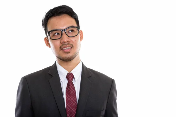 Studio Záběr Mladý Šťastný Asijský Podnikatel Úsměvem Nosí Brýle Při — Stock fotografie