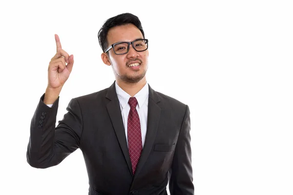 Estudio Disparo Joven Feliz Asiático Empresario Sonriendo Mientras Señala Dedo —  Fotos de Stock
